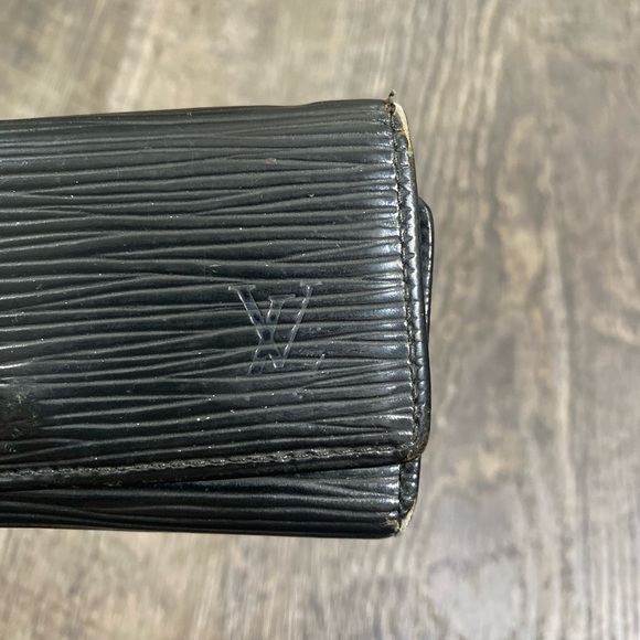 LOUIS VUITTON Epi Black Leather Key Holder - Picture 2 of 7